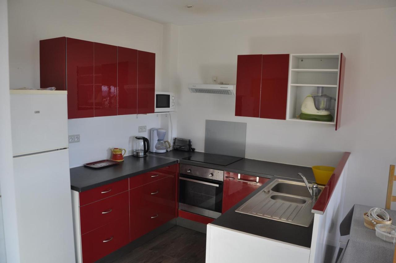 Le Gite Des Cinq Cepages Frejus Exterior photo